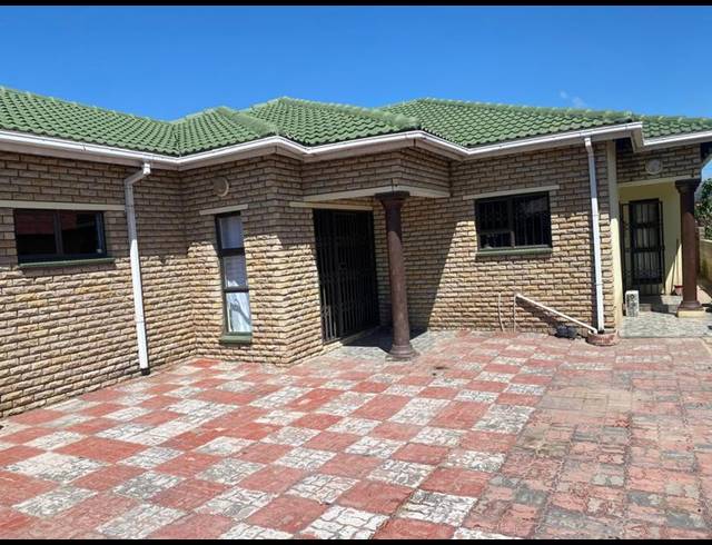 8 BEDROOM HOUSE FOR SALE IN EZIBELENI